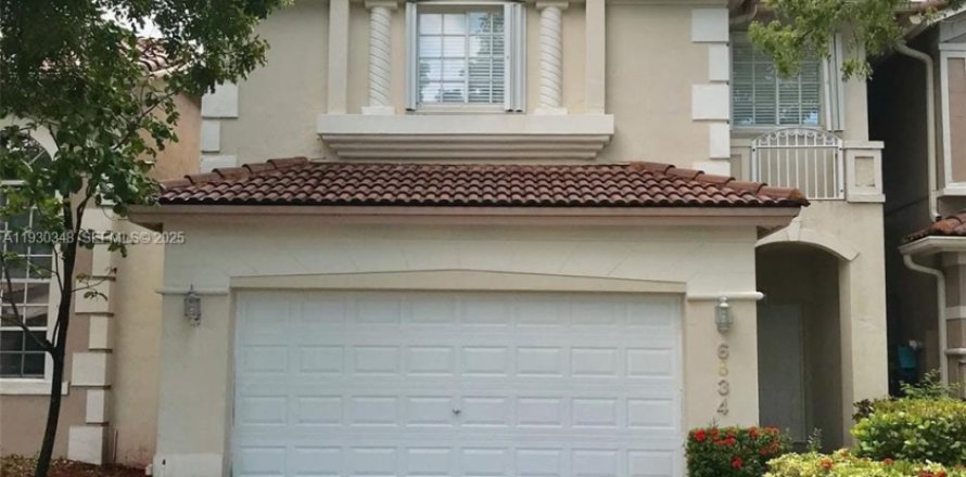 Touwnhouse à Doral, Floride 4 chambres, 196.58 m2 № 1991524