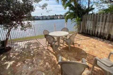 Touwnhouse à louer à Doral, Floride: 4 chambres, 196.58 m2 № 1991524 - photo 11