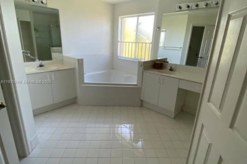 Touwnhouse à louer à Doral, Floride: 4 chambres, 196.58 m2 № 1991524 - photo 8