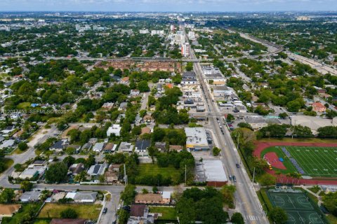 Commercial property in Miami, Florida № 2086107 - photo 8