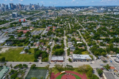 Commercial property in Miami, Florida № 2086107 - photo 3
