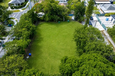 Commercial property in Miami, Florida № 2086107 - photo 5