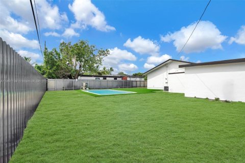 House in Miami, Florida 3 bedrooms, 109.62 sq.m. № 1948510 - photo 22