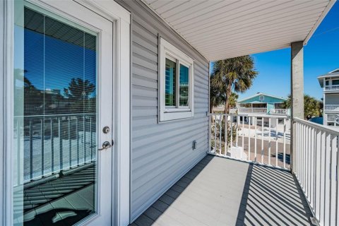 Townhouse in Treasure Island, Florida 2 bedrooms, 134.71 sq.m. № 2143508 - photo 24