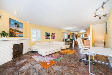 Townhouse in Treasure Island, Florida 2 bedrooms, 134.71 sq.m. № 2143508 - photo 18