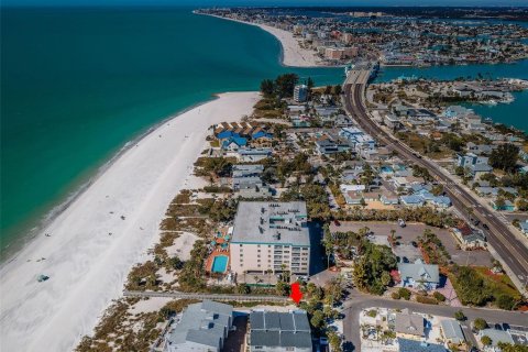 Townhouse in Treasure Island, Florida 2 bedrooms, 134.71 sq.m. № 2143508 - photo 4