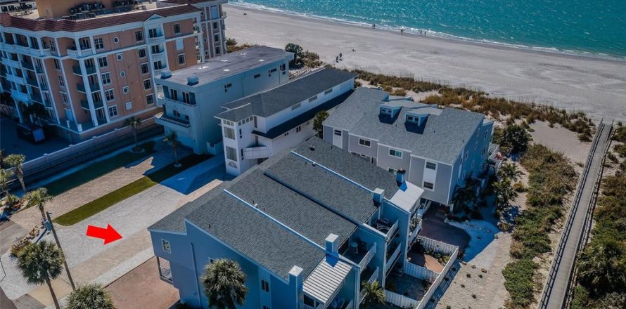 Townhouse in Treasure Island, Florida 2 bedrooms, 134.71 sq.m. № 2143508