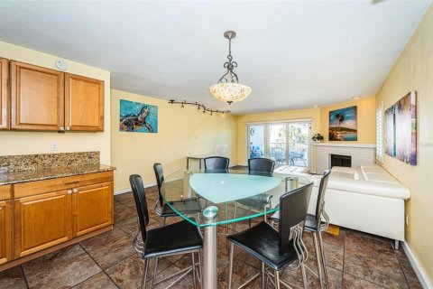 Townhouse in Treasure Island, Florida 2 bedrooms, 134.71 sq.m. № 2143508 - photo 21