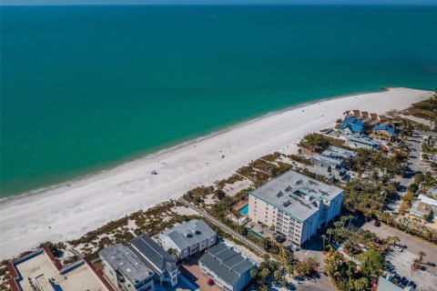 Townhouse in Treasure Island, Florida 2 bedrooms, 134.71 sq.m. № 2143508 - photo 7