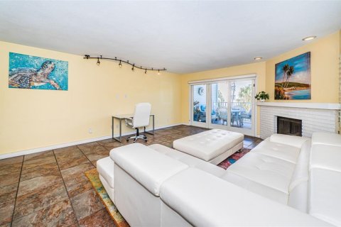 Townhouse in Treasure Island, Florida 2 bedrooms, 134.71 sq.m. № 2143508 - photo 12