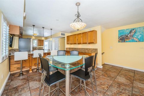 Townhouse in Treasure Island, Florida 2 bedrooms, 134.71 sq.m. № 2143508 - photo 19