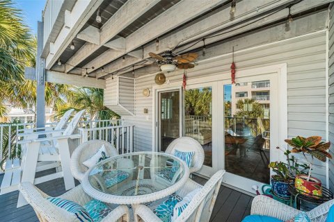 Townhouse in Treasure Island, Florida 2 bedrooms, 134.71 sq.m. № 2143508 - photo 17