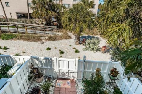Townhouse in Treasure Island, Florida 2 bedrooms, 134.71 sq.m. № 2143508 - photo 15