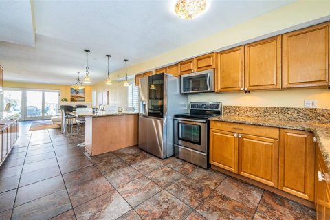 Townhouse in Treasure Island, Florida 2 bedrooms, 134.71 sq.m. № 2143508 - photo 25