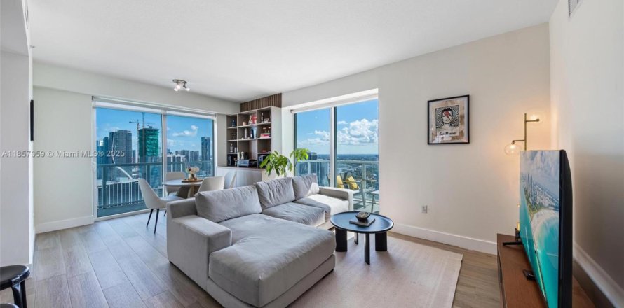 Condo in Miami, Florida, 2 bedrooms № 1879025