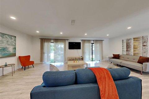 Casa en alquiler en Orlando, Florida, 4 dormitorios, 129.04 m2 № 1904524 - foto 3