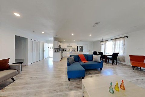 Casa en alquiler en Orlando, Florida, 4 dormitorios, 129.04 m2 № 1904524 - foto 4