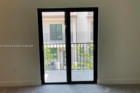 Townhouse in URBANA in Doral, Florida 3 bedrooms, 149.57 sq.m. № 2001552 - photo 5