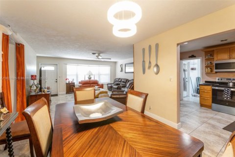 Casa en venta en Margate, Florida, 3 dormitorios, 138.05 m2 № 1934189 - foto 8