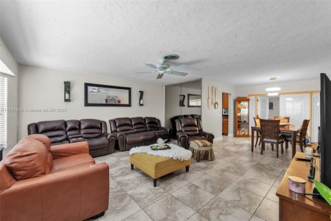 Casa en venta en Margate, Florida, 3 dormitorios, 138.05 m2 № 1934189 - foto 4