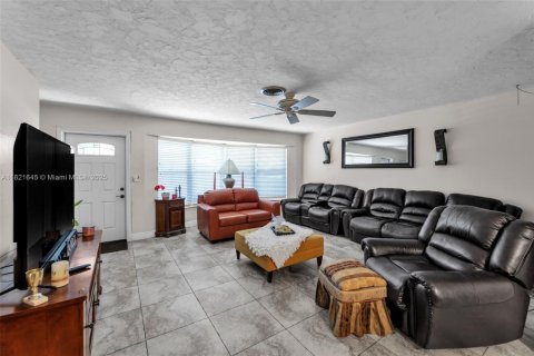 Casa en venta en Margate, Florida, 3 dormitorios, 138.05 m2 № 1934189 - foto 5
