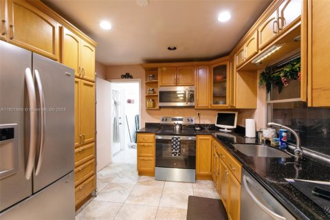 Casa en venta en Margate, Florida, 3 dormitorios, 138.05 m2 № 1934189 - foto 10