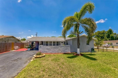 Casa en venta en Margate, Florida, 3 dormitorios, 138.05 m2 № 1934189 - foto 2
