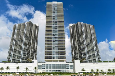 Condominio en Hallandale Beach, Florida, 1 dormitorio  № 2085037