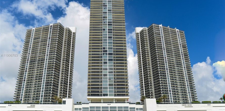 Condominio en Hallandale Beach, Florida, 1 dormitorio  № 2085037