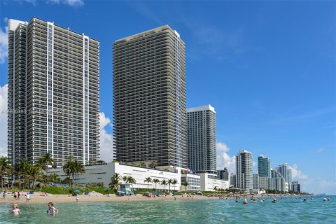 Condominio en alquiler en Hallandale Beach, Florida, 1 dormitorio, 78.41 m2 № 2085037 - foto 24