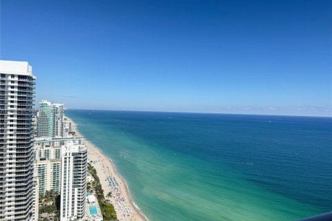 Condominio en alquiler en Hallandale Beach, Florida, 1 dormitorio, 78.41 m2 № 2085037 - foto 3
