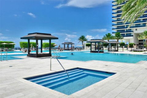 Condominio en alquiler en Hallandale Beach, Florida, 1 dormitorio, 78.41 m2 № 2085037 - foto 23