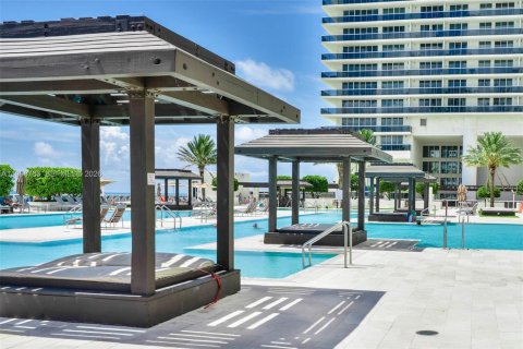 Condominio en alquiler en Hallandale Beach, Florida, 1 dormitorio, 78.41 m2 № 2085037 - foto 20