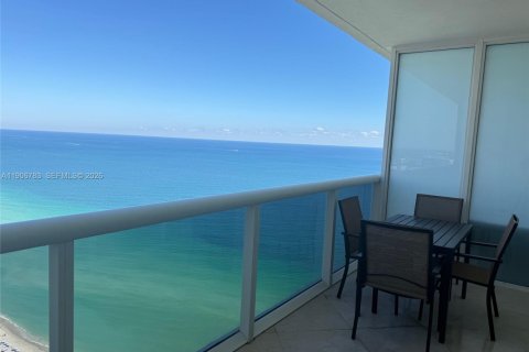 Condominio en alquiler en Hallandale Beach, Florida, 1 dormitorio, 78.41 m2 № 2085037 - foto 2
