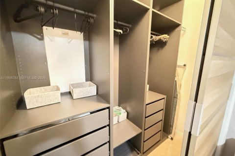 Condominio en alquiler en Hallandale Beach, Florida, 1 dormitorio, 78.41 m2 № 2085037 - foto 12