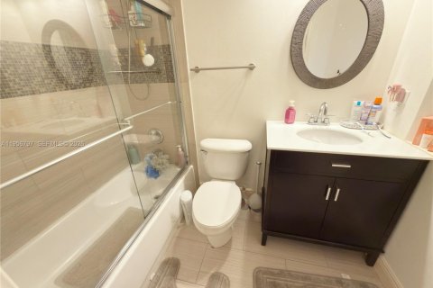 Adosado en alquiler en Pembroke Pines, Florida, 3 dormitorios, 157.47 m2 № 2010688 - foto 11