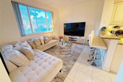 Adosado en alquiler en Pembroke Pines, Florida, 3 dormitorios, 157.47 m2 № 2010688 - foto 7