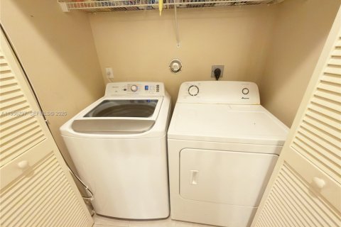 Adosado en alquiler en Pembroke Pines, Florida, 3 dormitorios, 157.47 m2 № 2010688 - foto 13