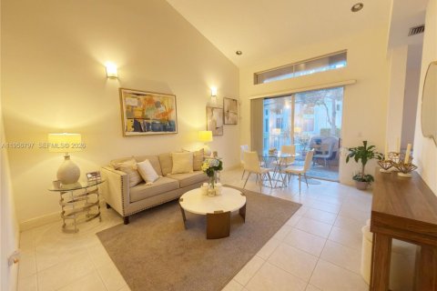 Adosado en Pembroke Pines, Florida 3 dormitorios, 157.47 m2 № 2010688