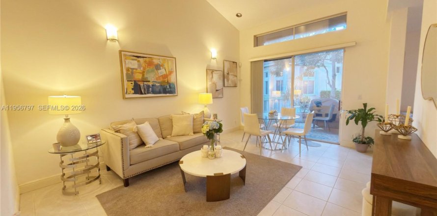 Adosado en Pembroke Pines, Florida 3 dormitorios, 157.47 m2 № 2010688