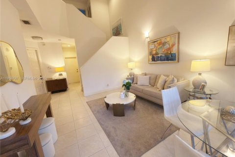 Adosado en alquiler en Pembroke Pines, Florida, 3 dormitorios, 157.47 m2 № 2010688 - foto 3