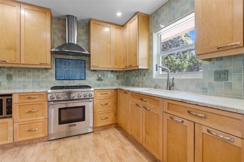 Купить виллу или дом в Помпано-Бич, Флорида 2 спальни, 110.74м2, № 1955386 - фото 8