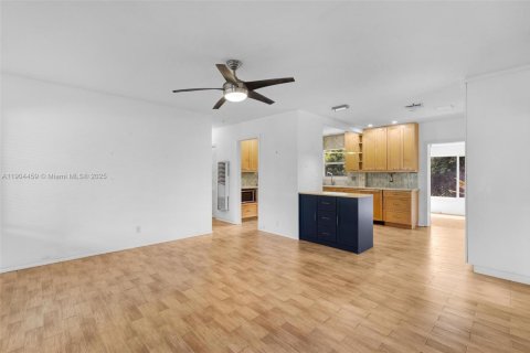 Купить виллу или дом в Помпано-Бич, Флорида 2 спальни, 110.74м2, № 1955386 - фото 6