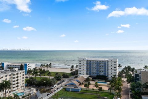 Copropriété à vendre à Hollywood, Floride: 2 chambres, 113.34 m2 № 1943850 - photo 28