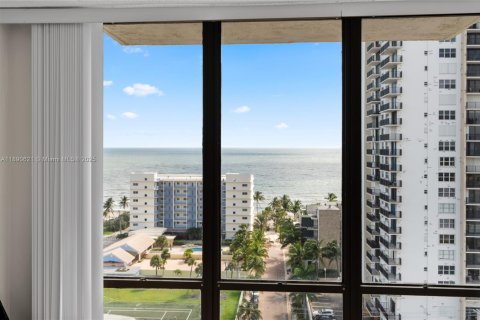 Copropriété à vendre à Hollywood, Floride: 2 chambres, 113.34 m2 № 1943850 - photo 12