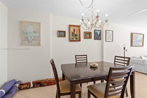 Copropriété à vendre à Hollywood, Floride: 2 chambres, 113.34 m2 № 1943850 - photo 10