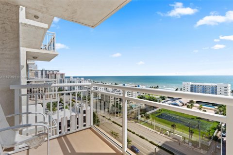 Copropriété à vendre à Hollywood, Floride: 2 chambres, 113.34 m2 № 1943850 - photo 3