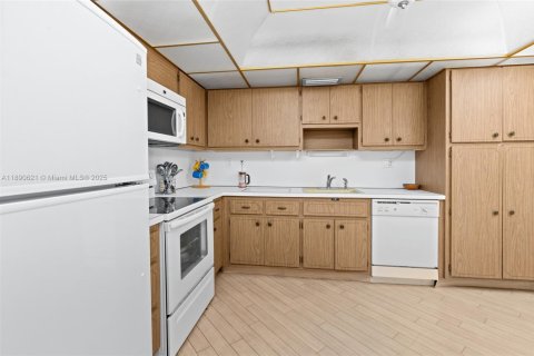 Copropriété à vendre à Hollywood, Floride: 2 chambres, 113.34 m2 № 1943850 - photo 16