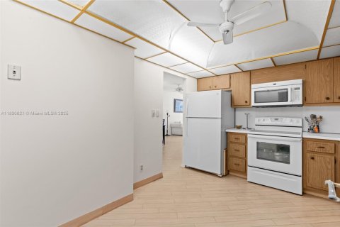 Copropriété à vendre à Hollywood, Floride: 2 chambres, 113.34 m2 № 1943850 - photo 17