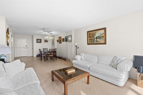 Copropriété à vendre à Hollywood, Floride: 2 chambres, 113.34 m2 № 1943850 - photo 14